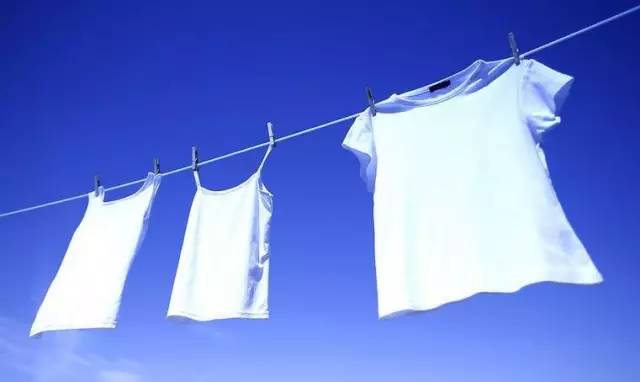 雙氧水是怎么漂白衣物去除色跡的